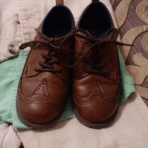 Boys brown wing tip shoes